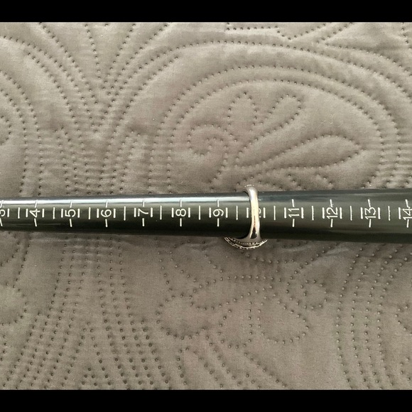 Silver Zebra Pattern ring. Size 10 - Picture 5 of 5